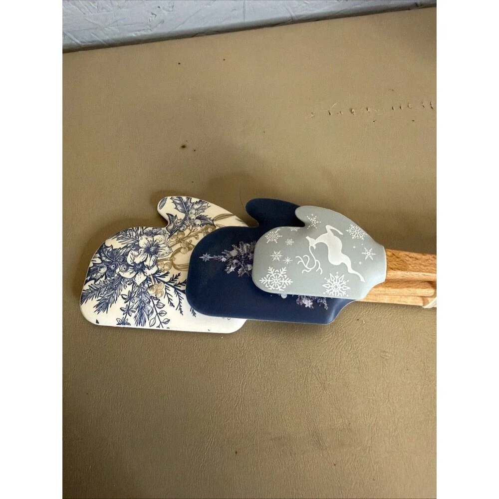CWC Christmas Holiday Spatulas Silicone Wood Lot Of 3- Gift Set!